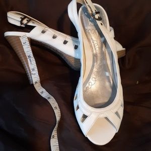 Hot kiss off white heels size 9